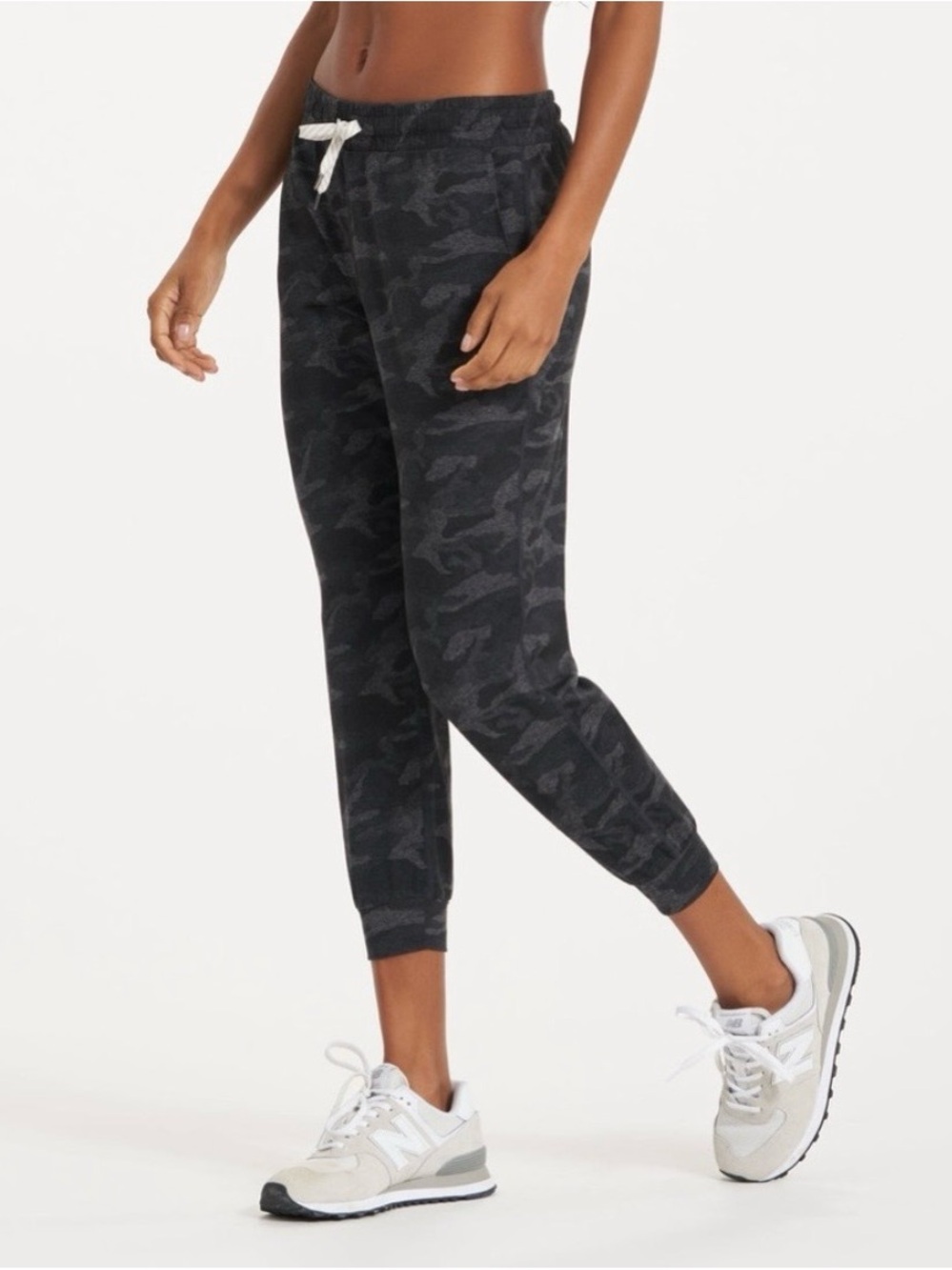 Vuori Women’s Performance High Waist Rise Joggers Camo Medium